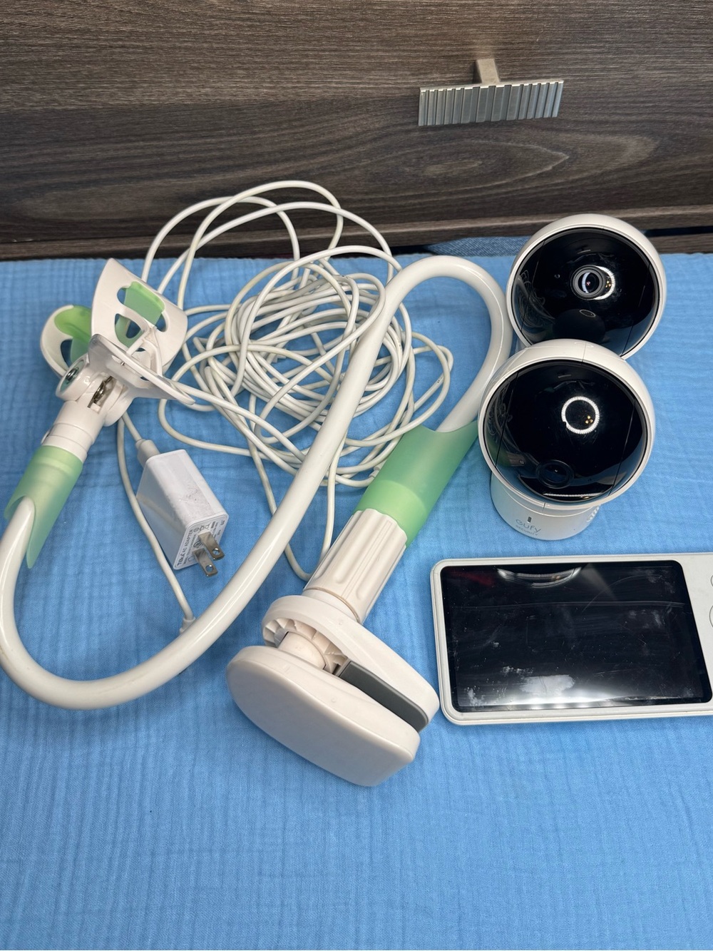 Eufy White Baby Monitor Camera with  Parent Monitor ~  1 Camera Not Working